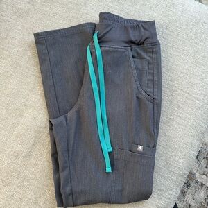 Figs high-waisted Yola scrub pants and Rafaela scrub top